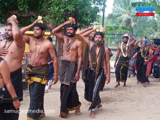 மட்டு ஐயப்பசுவாமி யாத்திரை குழுவினர் சபரிமலைக்கு பயணம்..! 